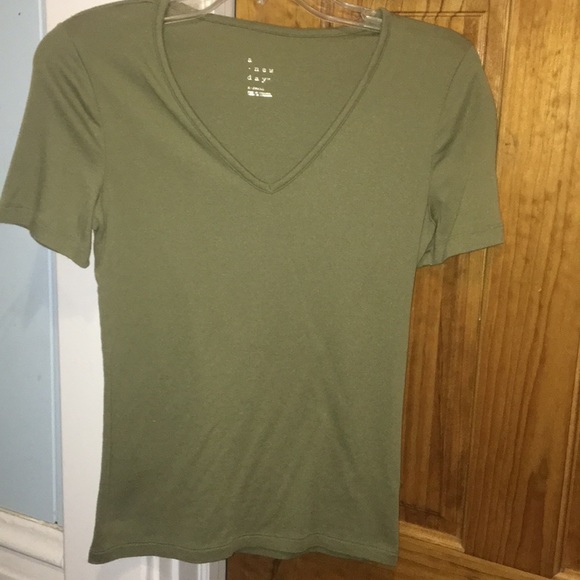 Olive Green V-Neck Shirt 🙌 - Picture 2 of 5